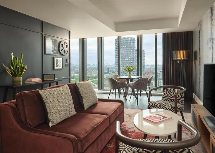 Hotel The Gantry London, Curio Collection By Hilton